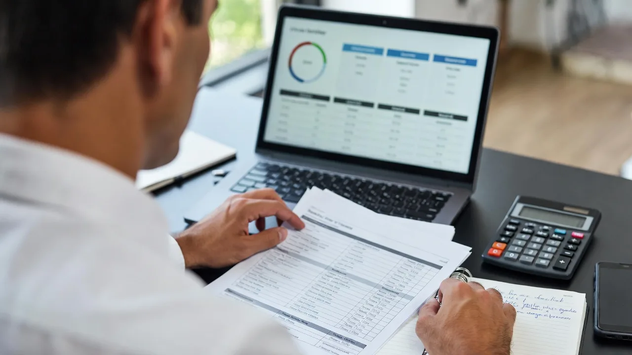 Comparing different financing options available to sole proprietors.